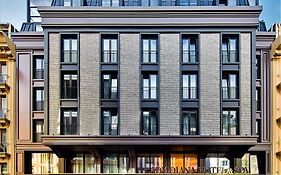 Lady Diana Hotel